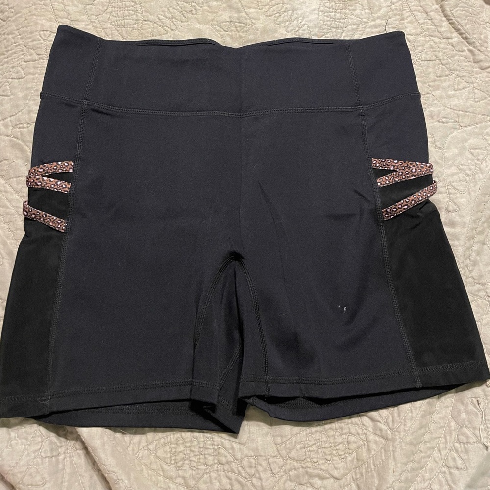 Fabletics shorts with pockets